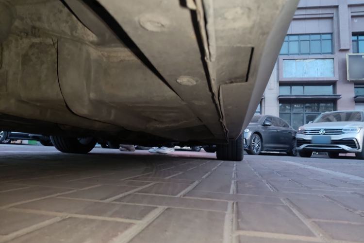 Used Zotye Z700 2016 1.8T DCT Prestige Edition Chassis Front Right