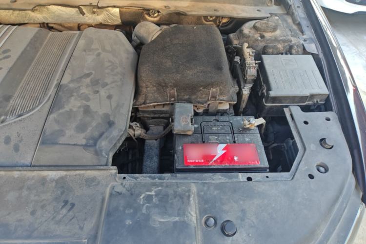 Used Zotye Z700 2016 1.8T DCT Luxury Model Engine Bay Left