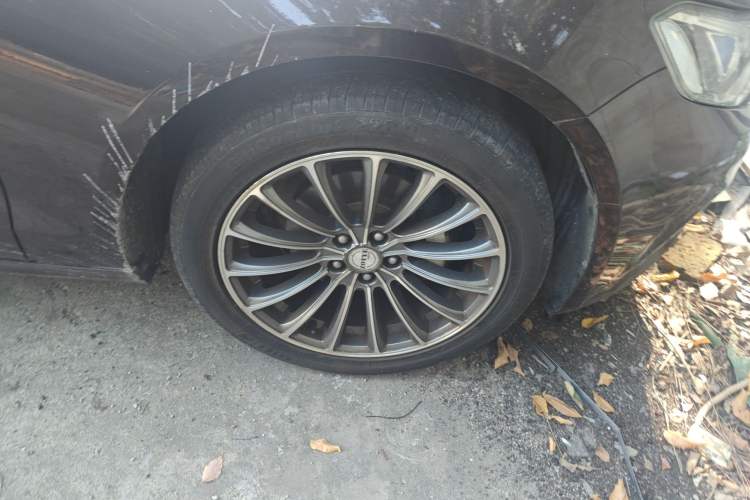 Used Zotye Z700 2016 1.8T DCT Prestige Edition Exterior 7