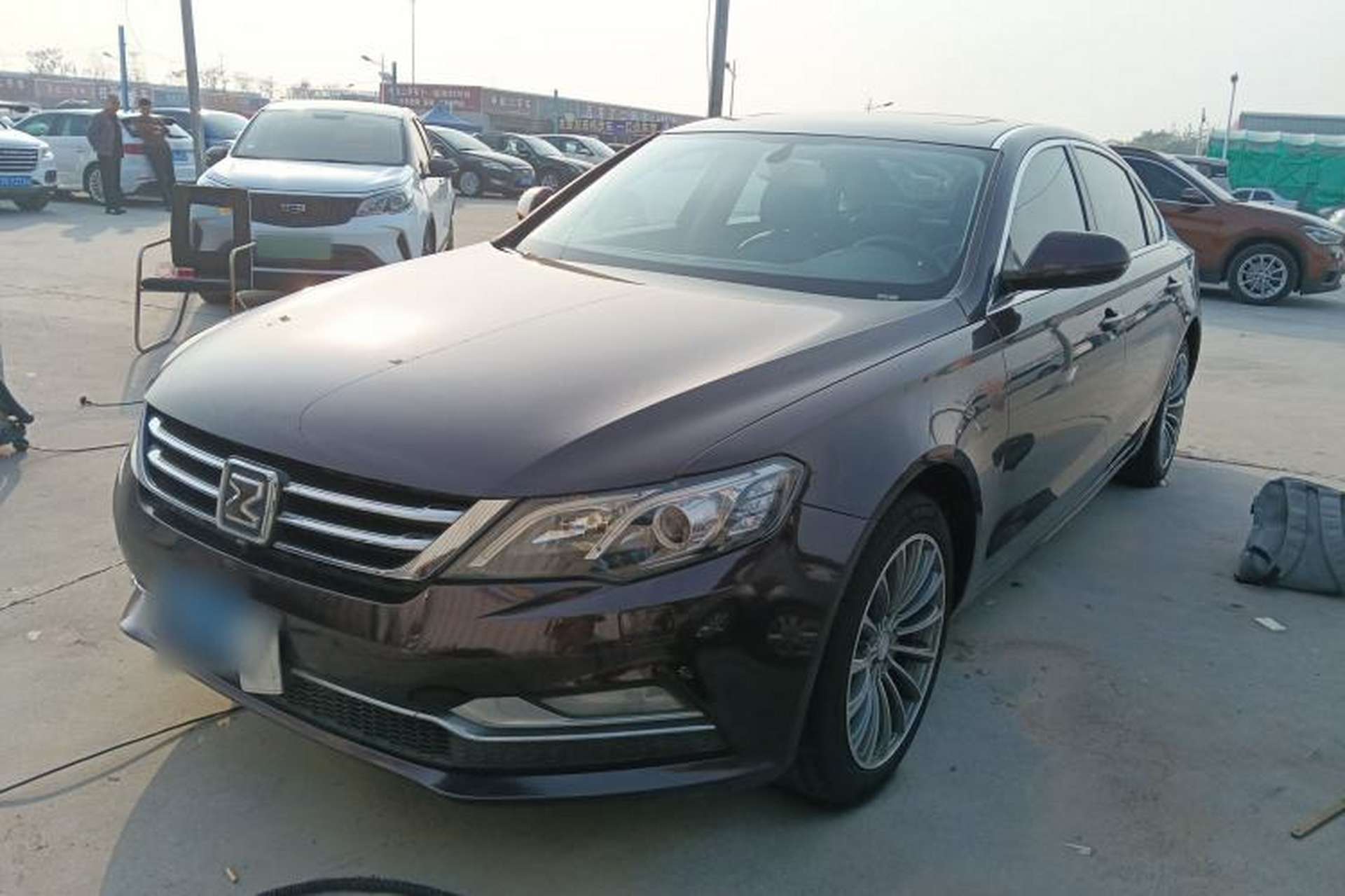 Used Zotye Z700 2016 1.8T DCT Luxury Model Front Left 45 Deg
