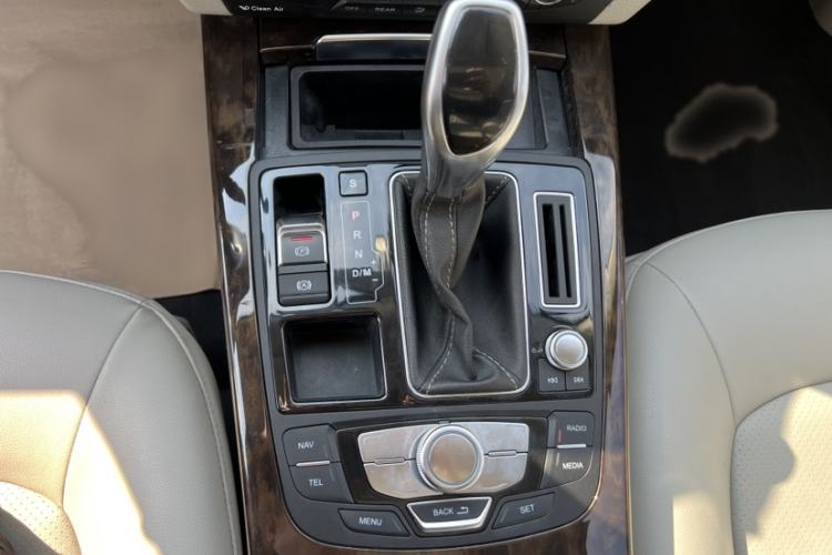 Used Zotye Z700 2016 1.8T DCT Prestige Edition Gear Lever