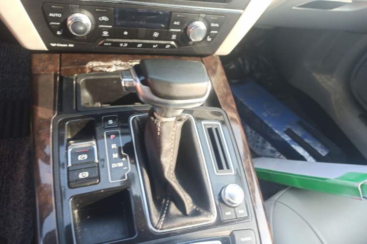 Used Zotye Z700 2016 1.8T DCT Elegant Version Gear Lever