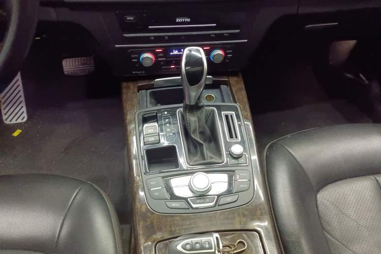 Used Zotye Z700 2016 1.8T DCT Elegant Version Gear Lever