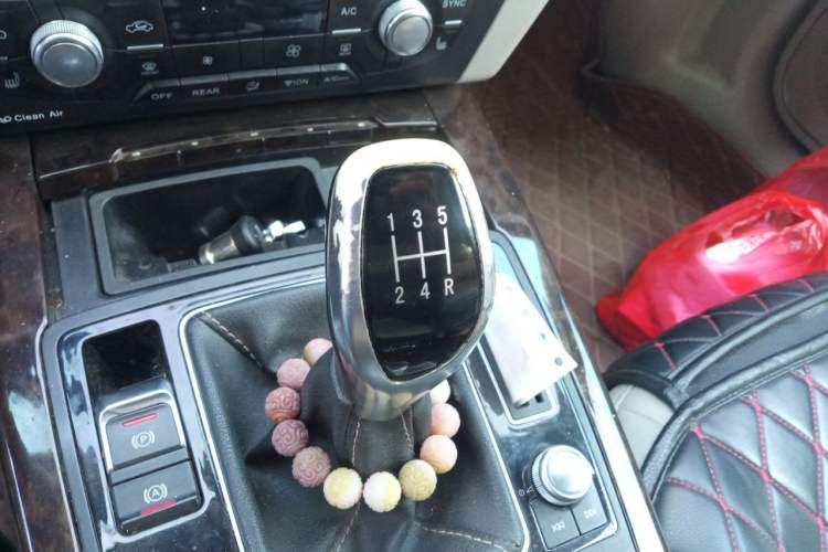 Used Zotye Z700 2016 1.8T Manual Luxury Model Gear Lever