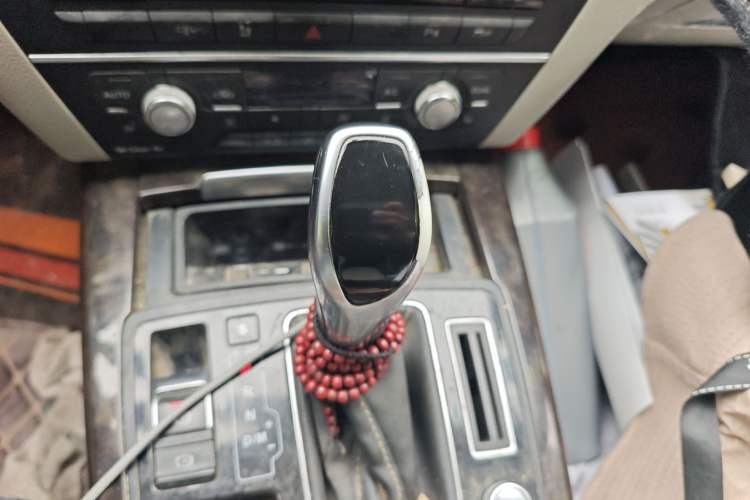 Used Zotye Z700 2016 1.8T DCT Elegant Version Gear Lever