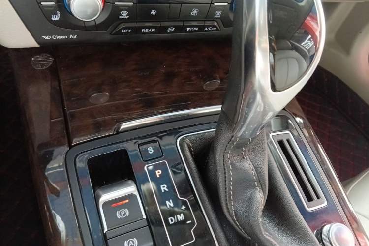 Used Zotye Z700 2016 1.8T DCT Elegant Version Gear Lever