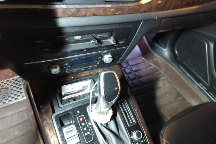 Used Zotye Z700 2016 1.8T DCT Prestige Edition Gear Lever