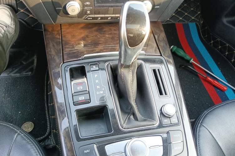 Used Zotye Z700 2016 1.8T DCT Luxury Model Gear Lever