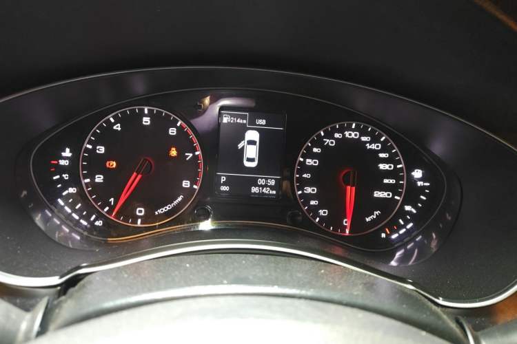 Used Zotye Z700 2016 1.8T DCT Prestige Edition Instrument Cluster