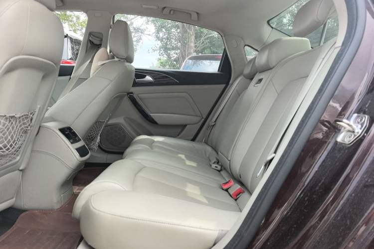 Used Zotye Z700 2016 1.8T DCT Elegant Version Interior 1