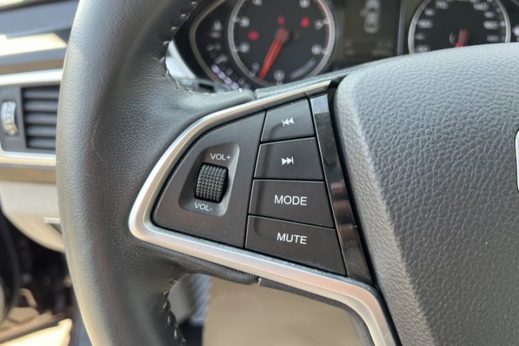 Used Zotye Z700 2016 1.8T DCT Prestige Edition Interior 10