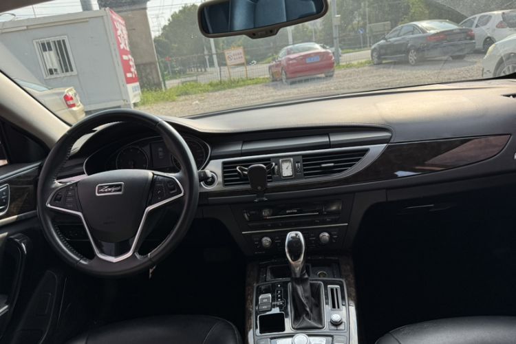 Used Zotye Z700 2016 1.8T DCT Prestige Edition Interior 5