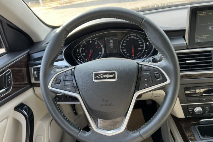 Used Zotye Z700 2016 1.8T DCT Prestige Edition Interior 6