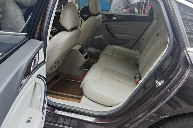 Used Zotye Z700 2016 1.8T Manual Elegant Model Left Rear Seat