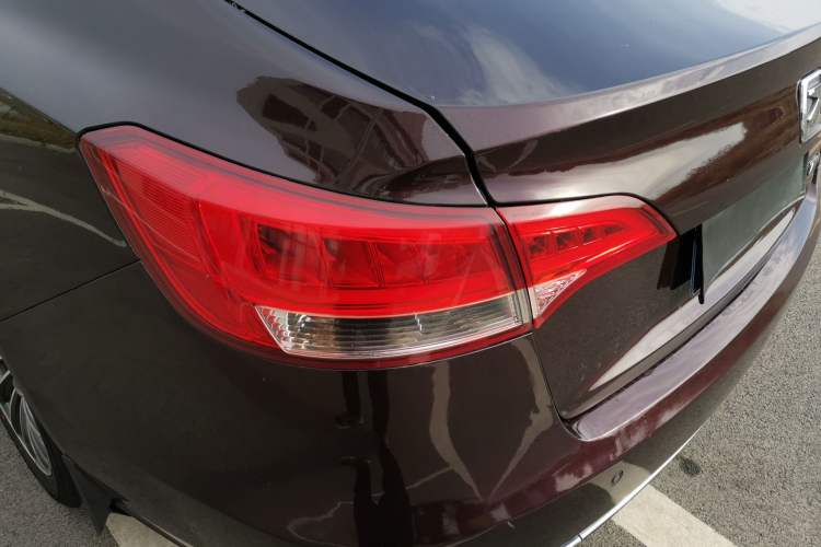 Used Zotye Z700 2016 1.8T Manual Luxury Model Left Rear Taillight