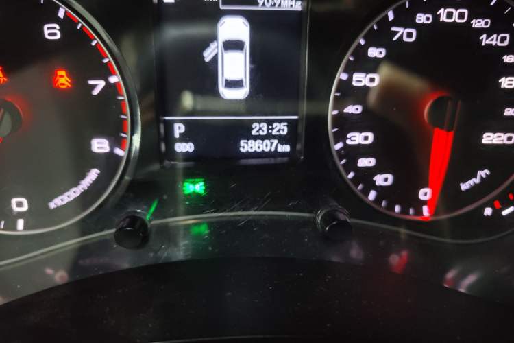 Used Zotye Z700 2016 1.8T DCT Prestige Edition Odometer Close Up