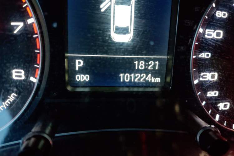 Used Zotye Z700 2016 1.8T DCT Prestige Edition Odometer Close Up