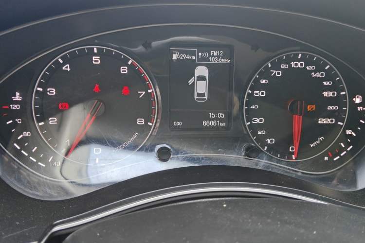 Used Zotye Z700 2016 1.8T Manual Elegant Model Odometer Close Up