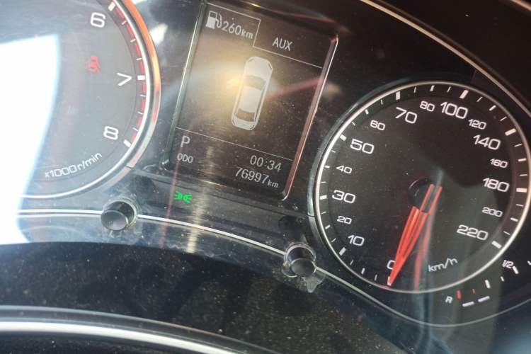 Used Zotye Z700 2016 1.8T DCT Elegant Version Odometer Close Up