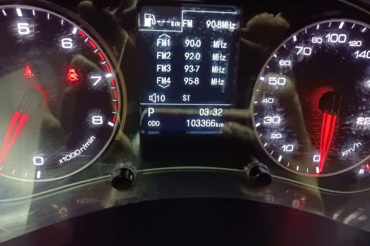 Used Zotye Z700 2016 1.8T DCT Elegant Version Odometer Close Up