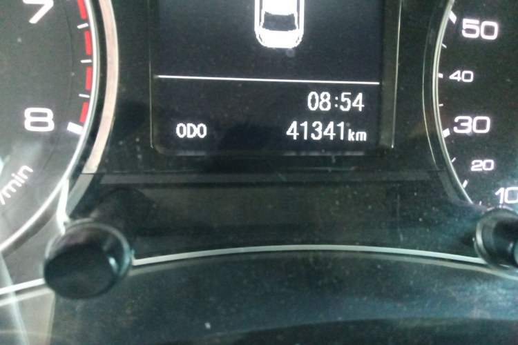 Used Zotye Z700 2016 1.8T Manual Luxury Model Odometer Close Up