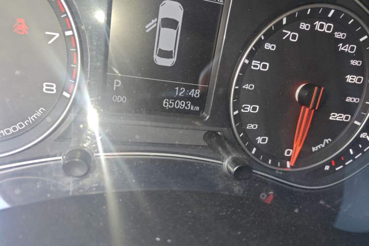 Used Zotye Z700 2016 1.8T DCT Prestige Edition Odometer Close Up