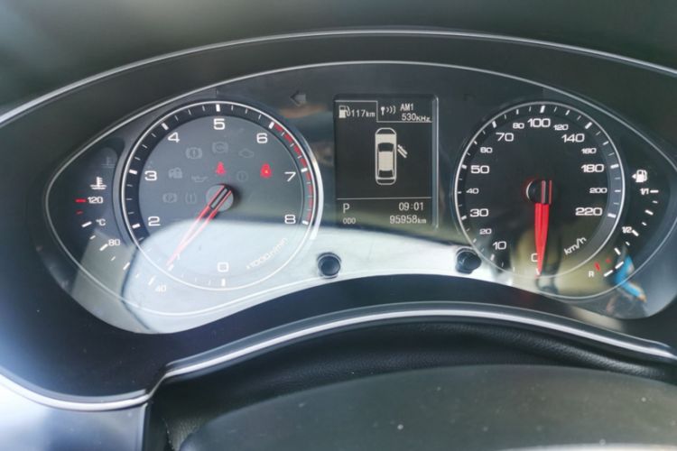 Used Zotye Z700 2016 1.8T DCT Luxury Model Odometer Close Up