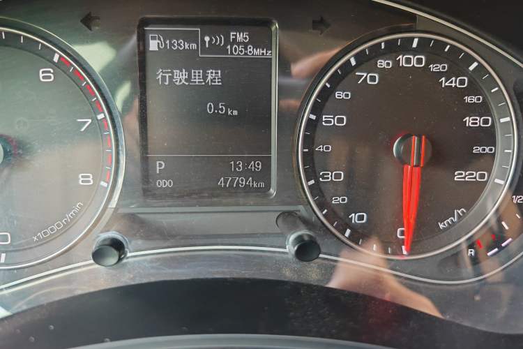 Used Zotye Z700 2016 1.8T DCT Elegant Version Odometer Close Up