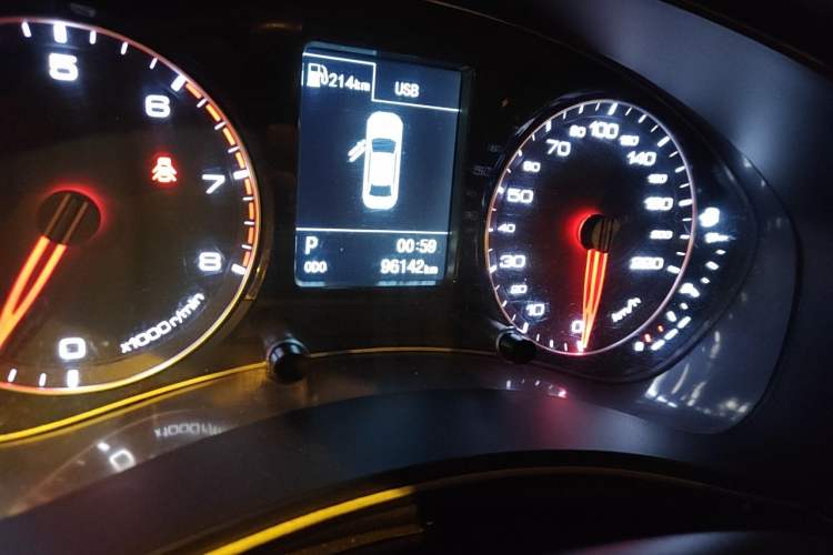 Used Zotye Z700 2016 1.8T DCT Prestige Edition Odometer Close Up