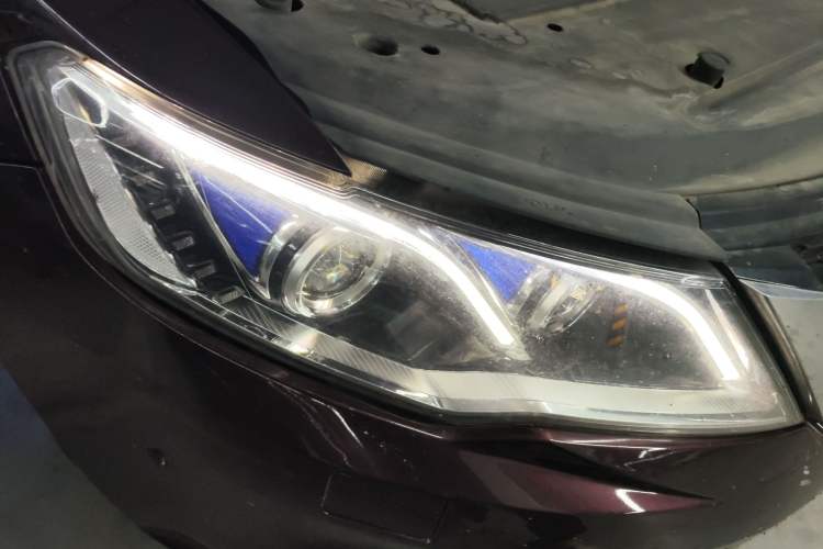 Used Zotye Z700 2016 1.8T DCT Prestige Edition Right Front Headlight