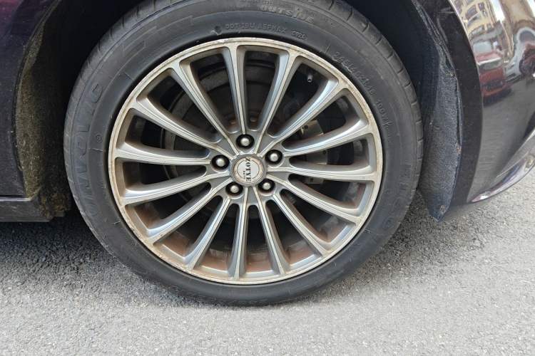 Used Zotye Z700 2016 1.8T Manual Elegant Model Right Front Wheel Hub
