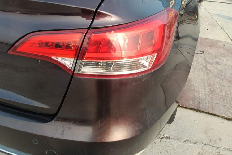 Used Zotye Z700 2016 1.8T DCT Luxury Model Right Rear Taillight
