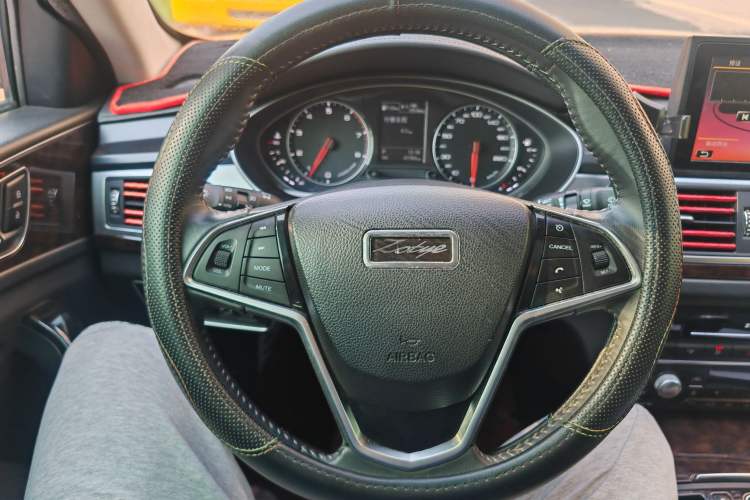 Used Zotye Z700 2016 1.8T DCT Elegant Version Steering Wheel