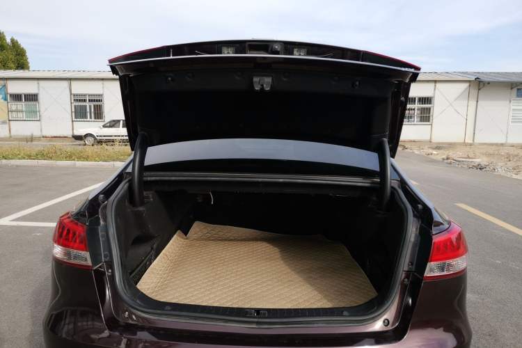 Used Zotye Z700 2016 1.8T Manual Luxury Model Trunk