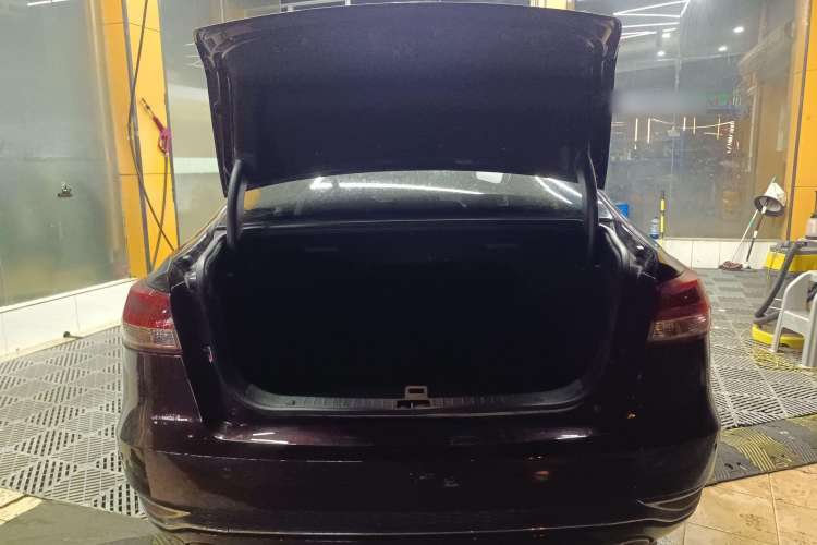Used Zotye Z700 2016 1.8T DCT Elegant Version Trunk