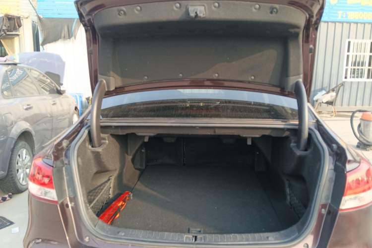 Used Zotye Z700 2016 1.8T DCT Luxury Model Trunk
