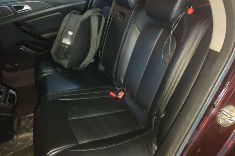 Used Zotye Z700 2016 1.8T DCT Elegant Version Left Rear Seat
