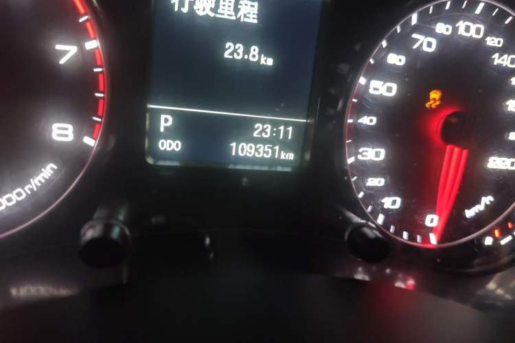 Used Zotye Z700 2016 1.8T DCT Elegant Version Odometer Close Up