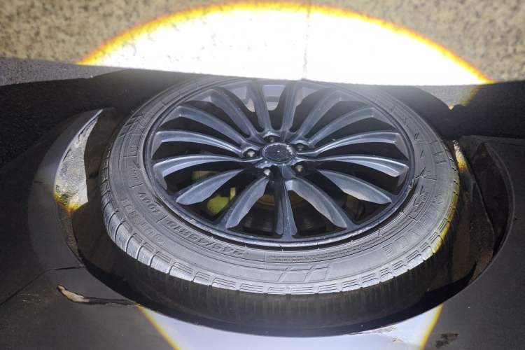 Used Zotye Z700 2016 1.8T DCT Elegant Version Right Front Wheel Hub