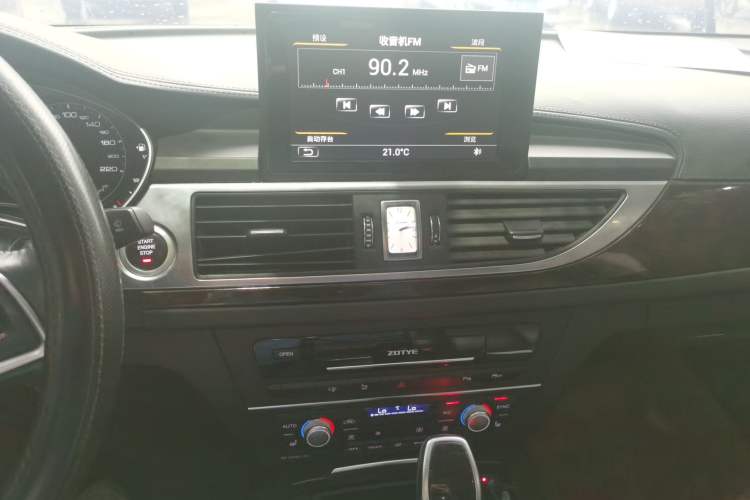 Used Zotye Z700 2016 1.8T DCT Prestige Edition Audio And AC Panel