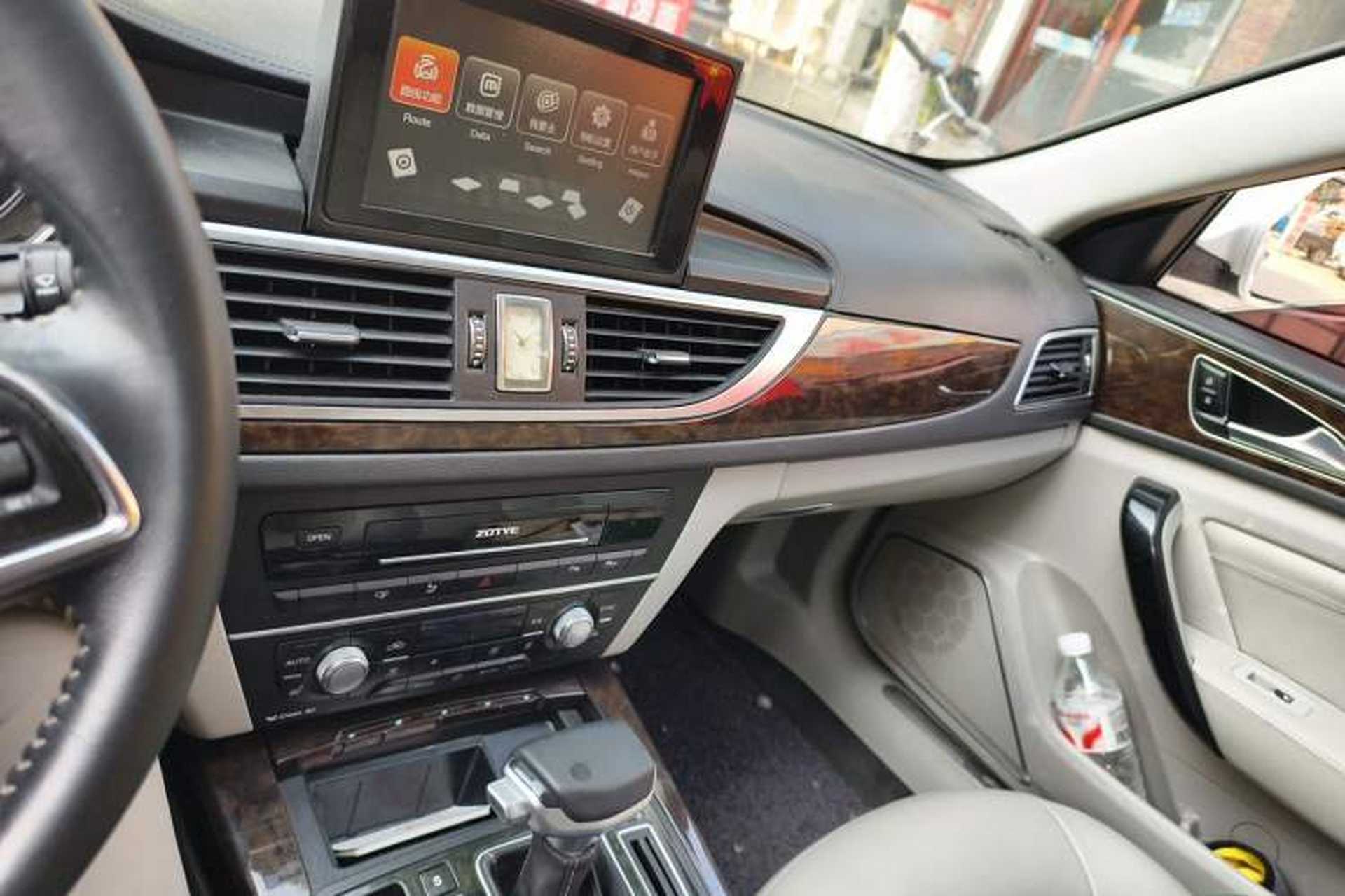Used Zotye Z700 2016 1.8T DCT Prestige Edition Audio And AC Panel
