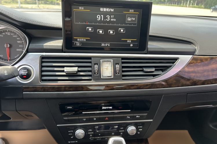 Used Zotye Z700 2016 1.8T DCT Prestige Edition Audio And AC Panel