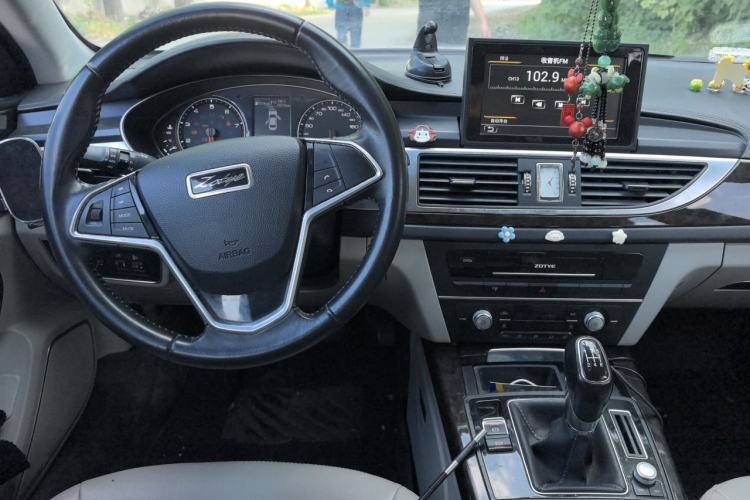 Used Zotye Z700 2016 1.8T Manual Luxury Model Center Console
