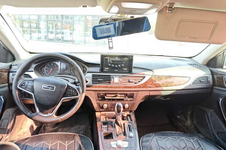 Used Zotye Z700 2016 1.8T DCT Prestige Edition Center Console