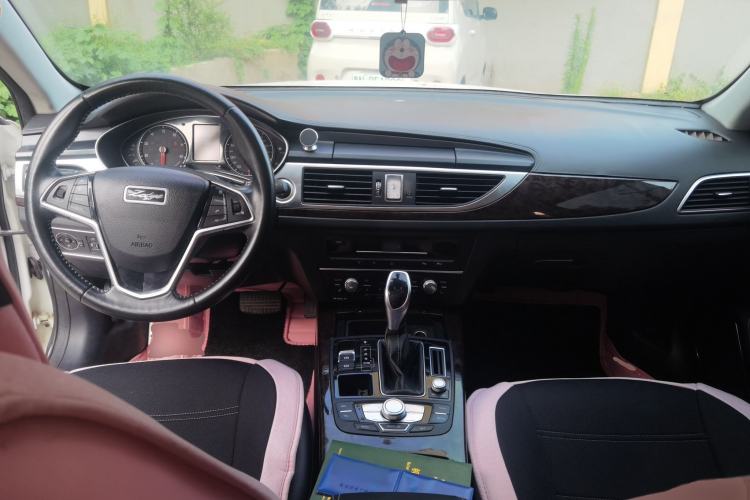 Used Zotye Z700 2016 1.8T DCT Elegant Version Center Console