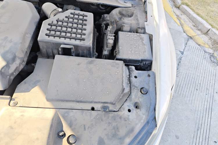 Used Zotye Z700 2016 1.8T DCT Prestige Edition Engine Bay Left
