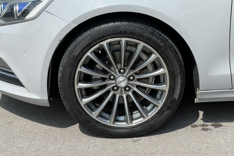 Used Zotye Z700 2016 1.8T DCT Prestige Edition Exterior 2