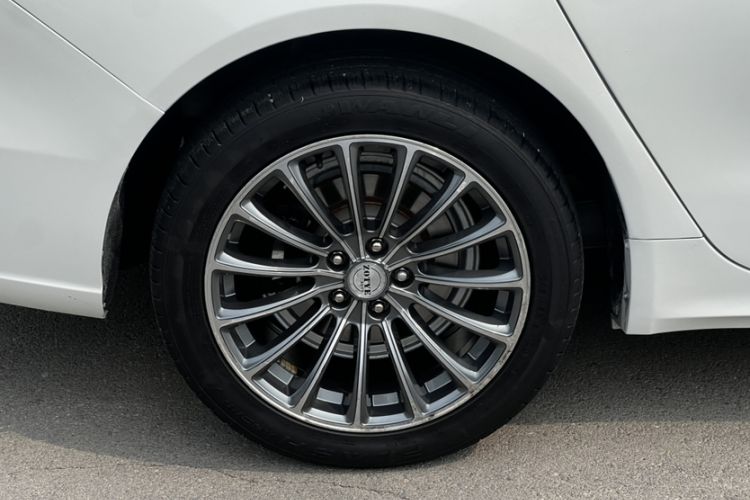 Used Zotye Z700 2016 1.8T DCT Luxury Model Exterior 3