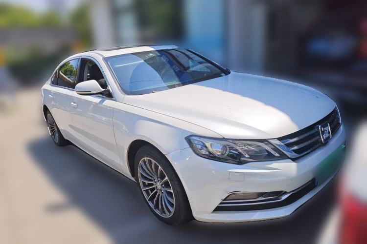 Used Zotye Z700 2016 1.8T DCT Luxury Model Front Right 45 Deg