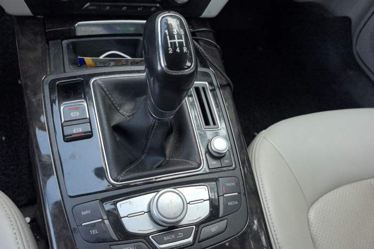 Used Zotye Z700 2016 1.8T Manual Luxury Model Gear Lever